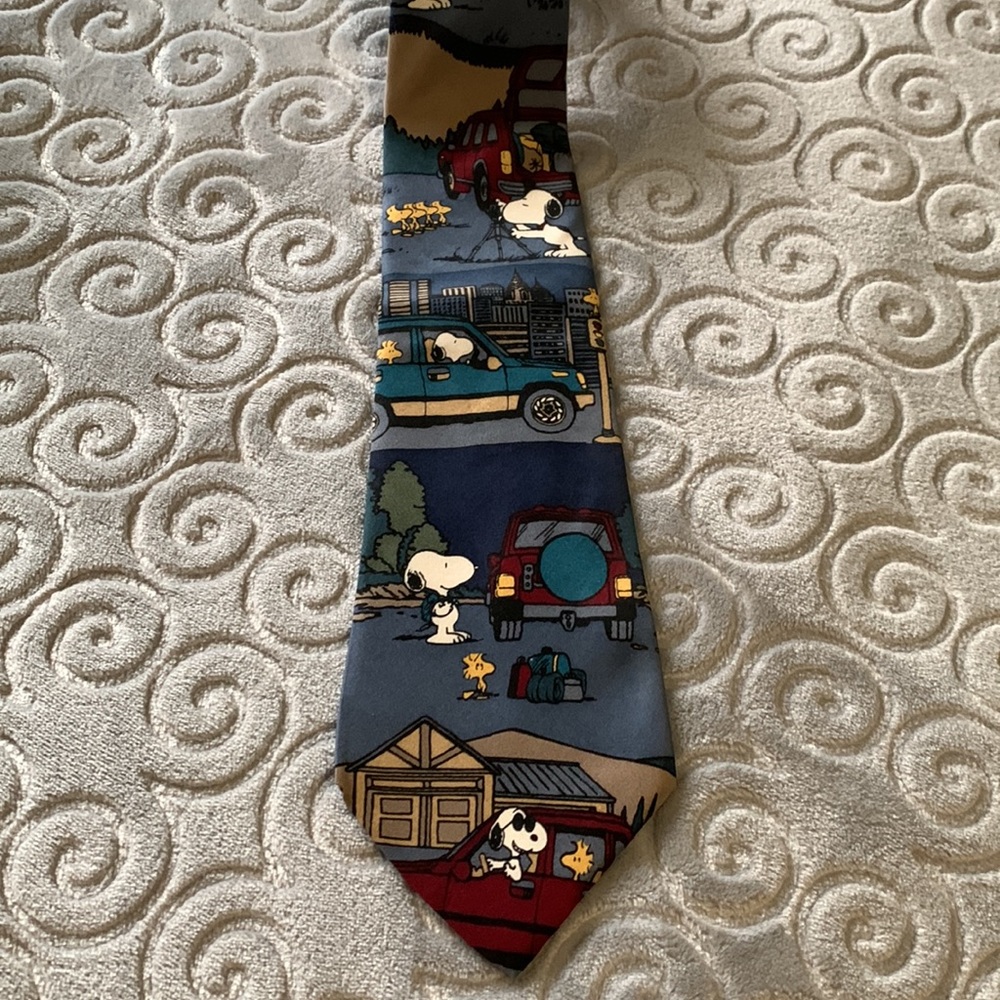 Peanuts necktie, 4” wide, multi-colored